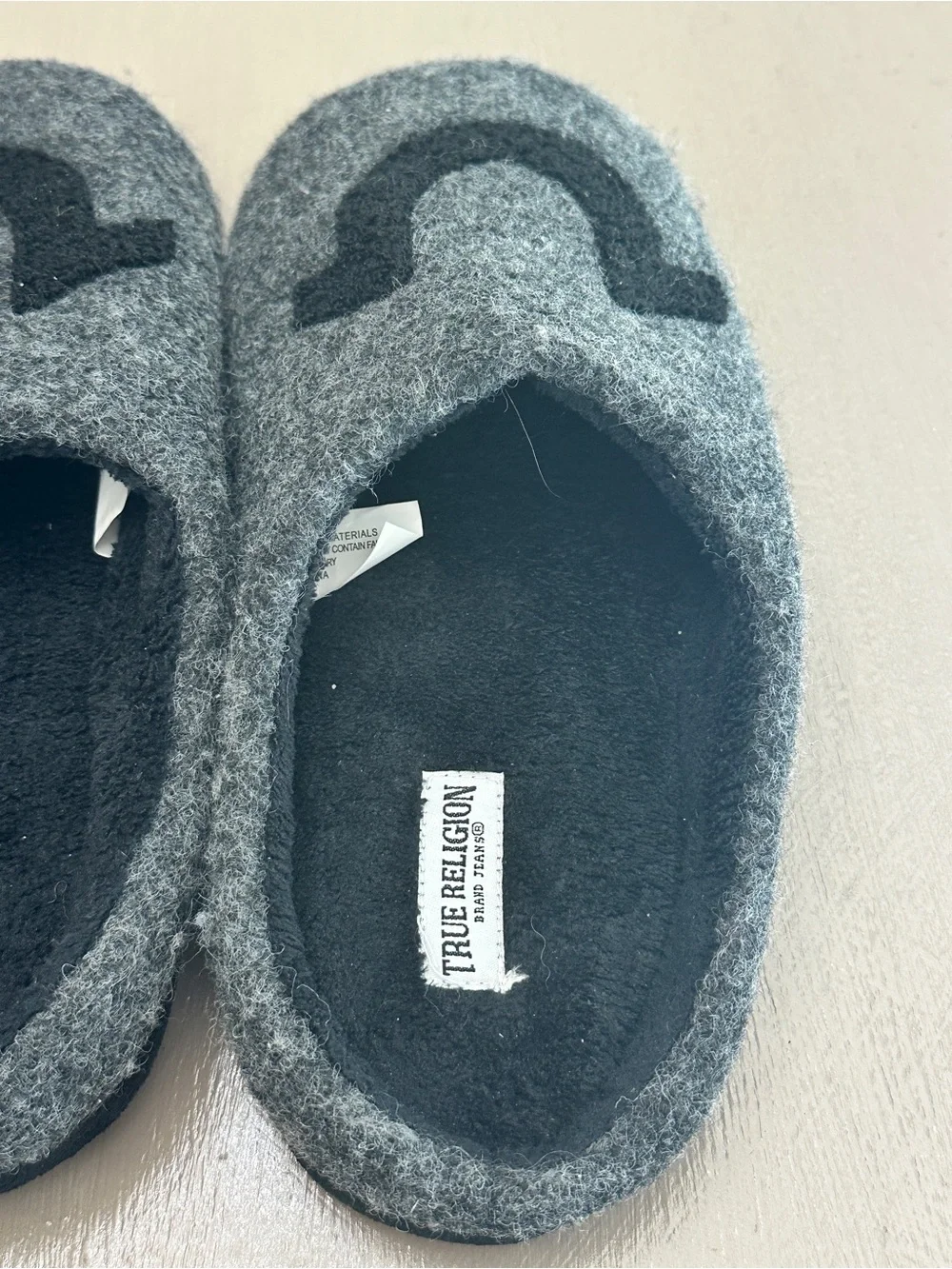 True Religion Mens Slippers Size M 9-10 Gray Felt Horseshoe Logo House Shoes